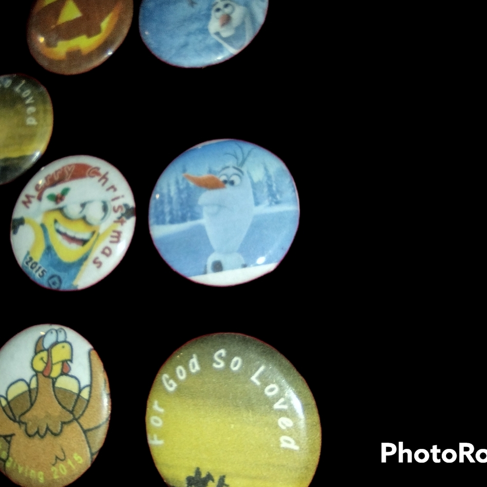 Twenty-five Holiday Themed One Inch Buttons - Picture 8 of 10